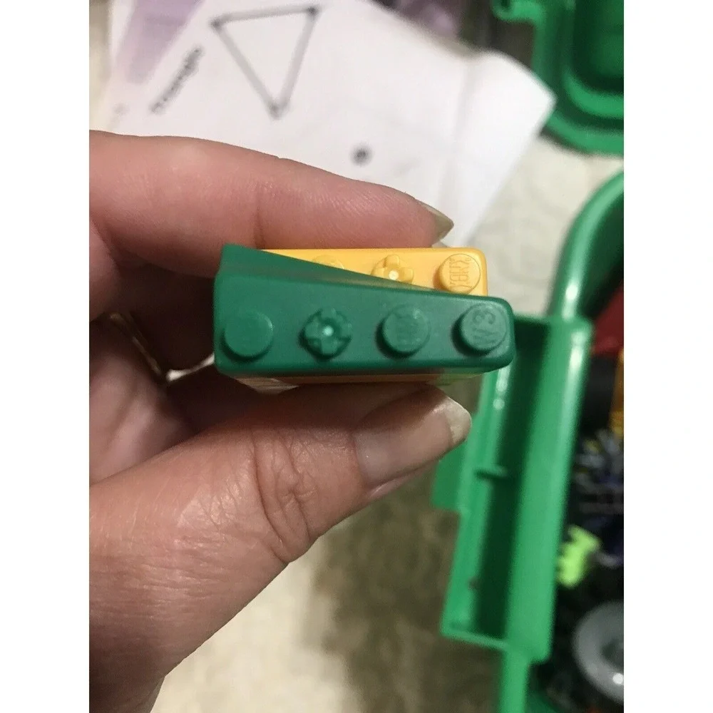 Mixed Lot K'nex Pieces Wheels over 3 lbs with storage Green Tub Manual‎